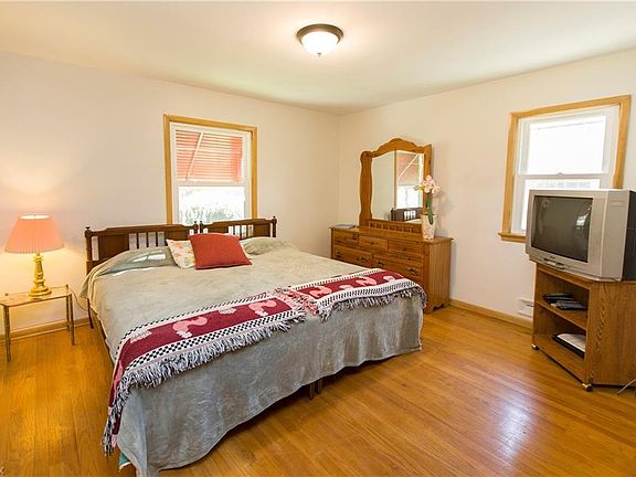 5th image of 4454 W 224th St