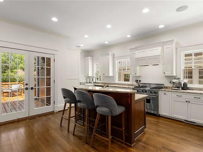648 Cresthill Ave NE — Photo 17