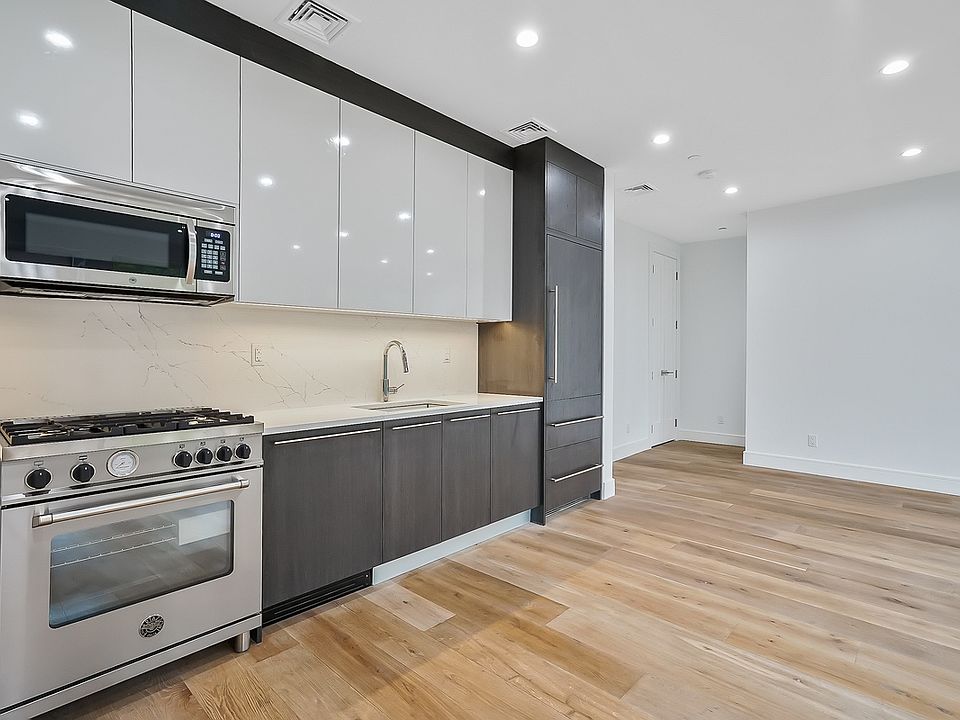 1st image of 40 Huntington St #3D