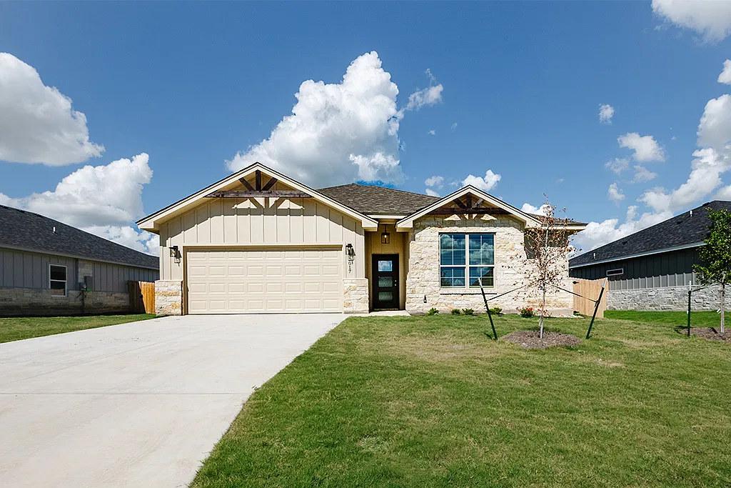 3 bed, 1586 sqft, $1,700 — Photo 1