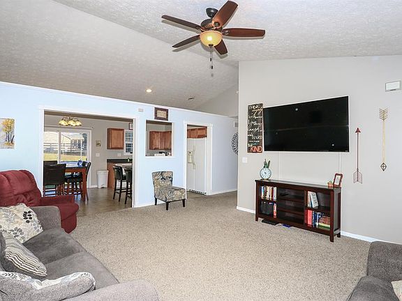 4th image of 2300 Old Orchard Dr