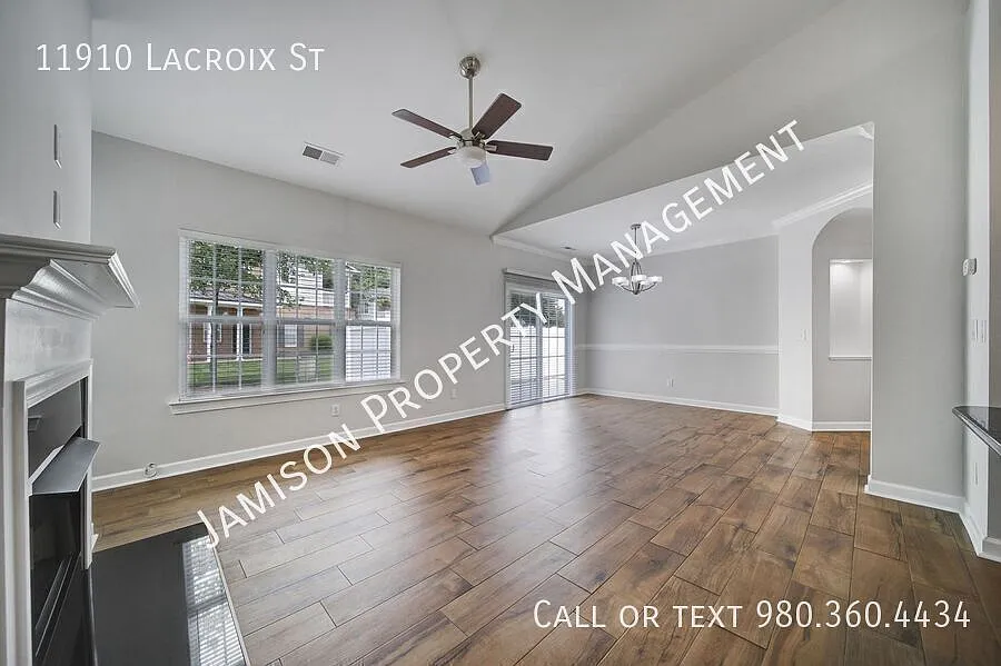 Lovely 3 bed 2.5 bath with loft Condo in Ballantyne area! — Photo 4