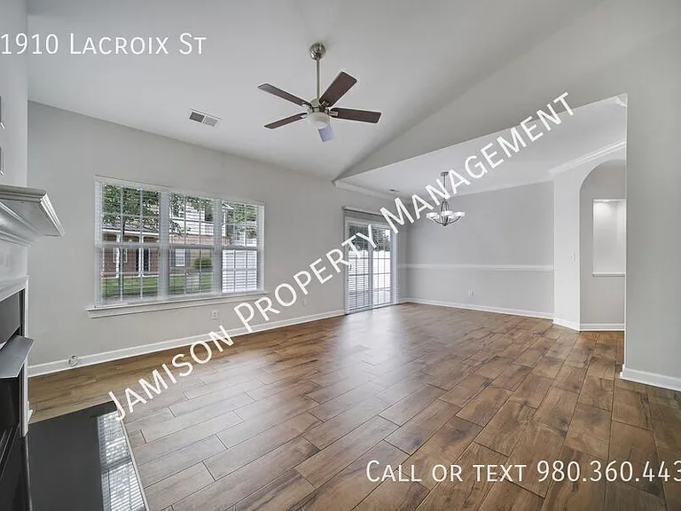 11910 Lacroix St — Photo 4
