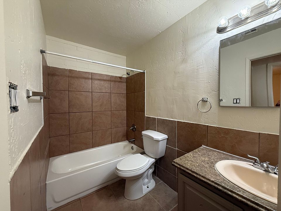 1st image of 1402 E Roosevelt St #1
