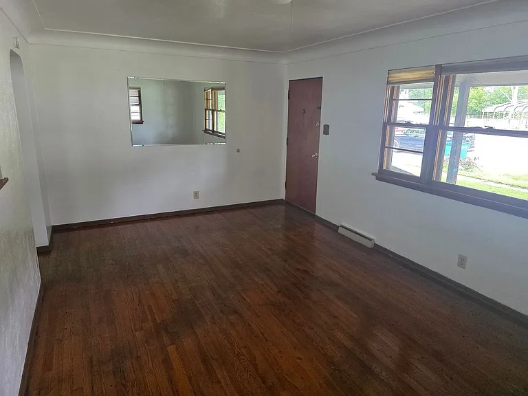 3415 Barber St — Photo 2