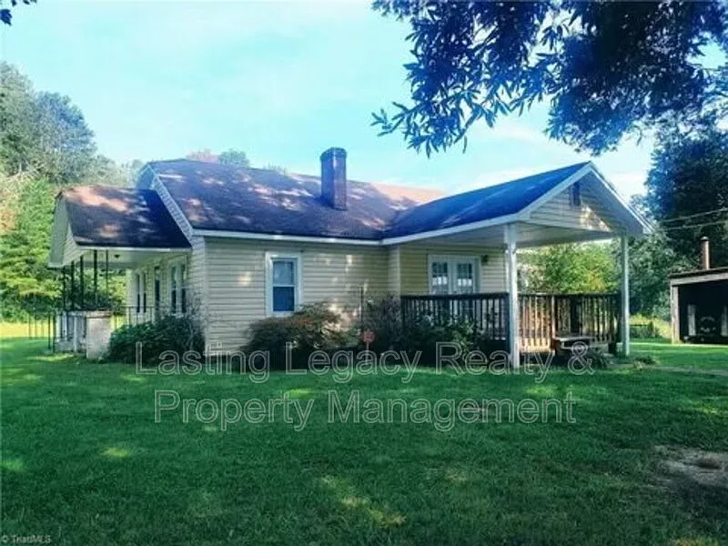 3 bed, 1.0 bath, $1,695 — Photo 4