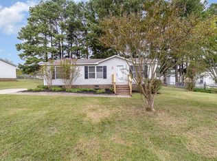 26 Londontown Dr, Spring Lake, NC 28390