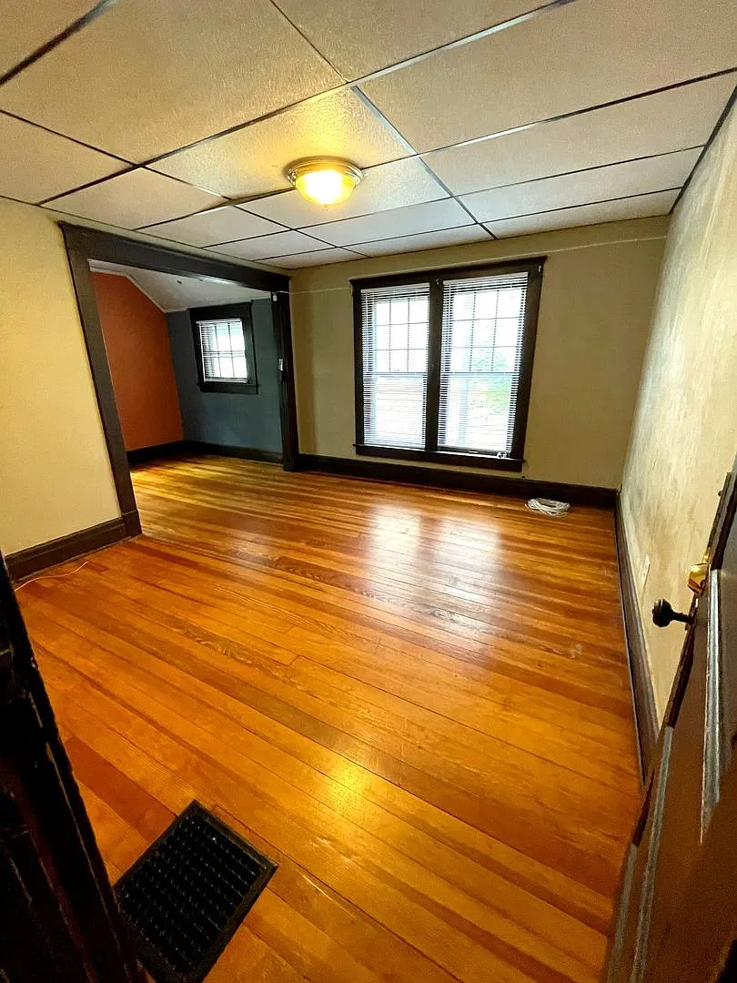 1011 Vaughn St. — Photo 3