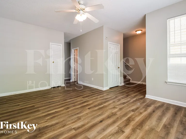 2451 Brianna Dr — Photo 3