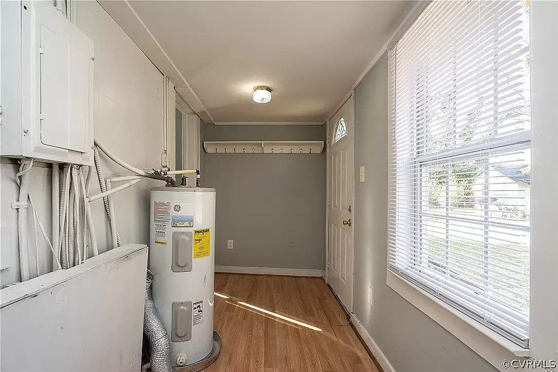 3 bed, 1.5 bath, 1267 sqft, $2,014 — Photo 3