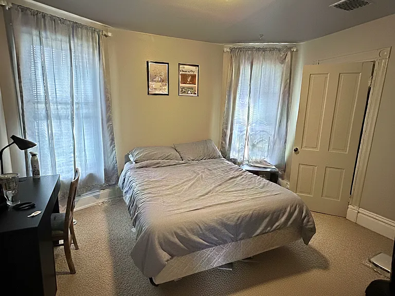 425 Hudson St — Photo 15