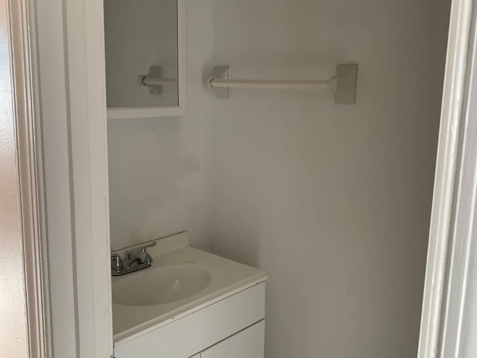 2 bed, 1.5 bath, 1000 sqft, $1,200 — Photo 4