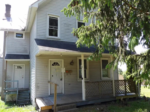 19 Chestnut St, Mountain Top, PA 18707