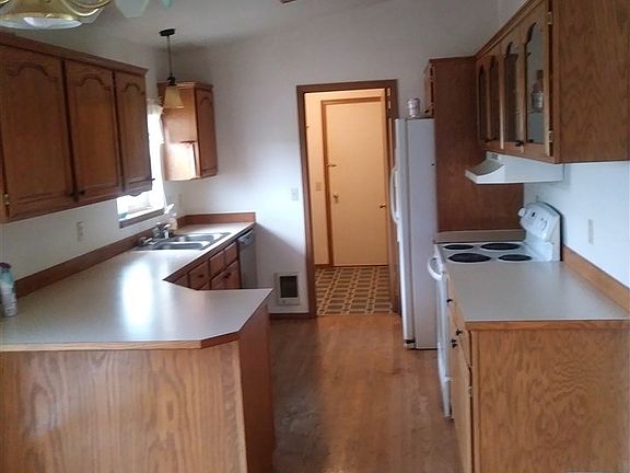 5th image of 710 S Bartholomew St