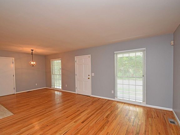 4th image of 4806 Roanoke St