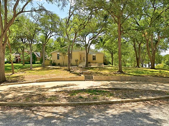 3rd image of 295 Oak Creek Cir