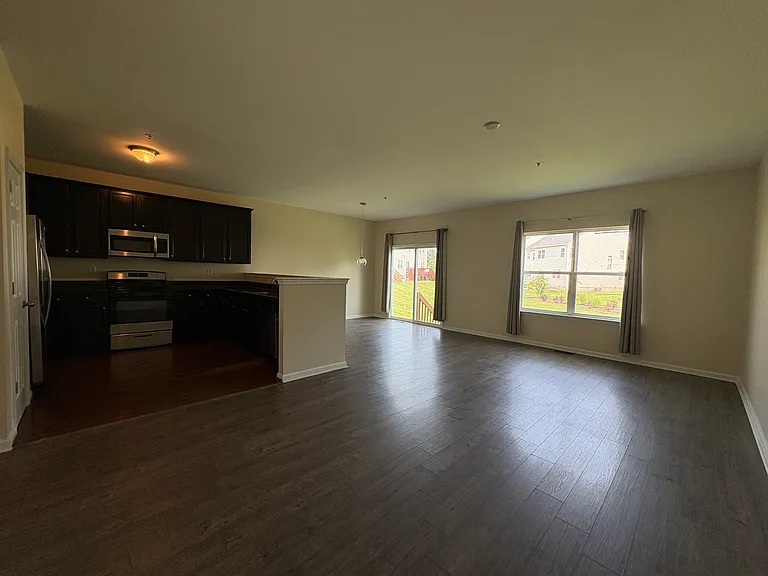 948 King Way — Photo 14