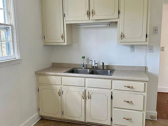 2nd image of 410 Clover St