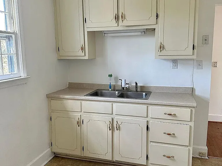 410 Clover St — Photo 2