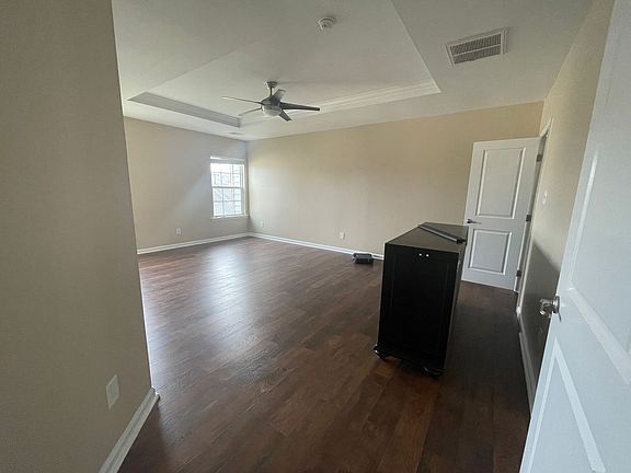 5th image of 415 Siena Ln