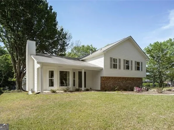 11 Parkmont Dr, Roswell, GA 30076