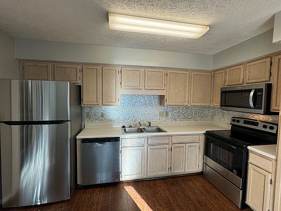 5th image of 6612 English Oak Ct