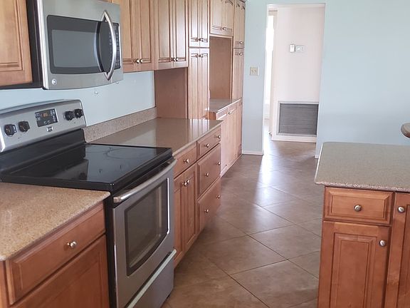 5th image of 714 Indian Wells Ave