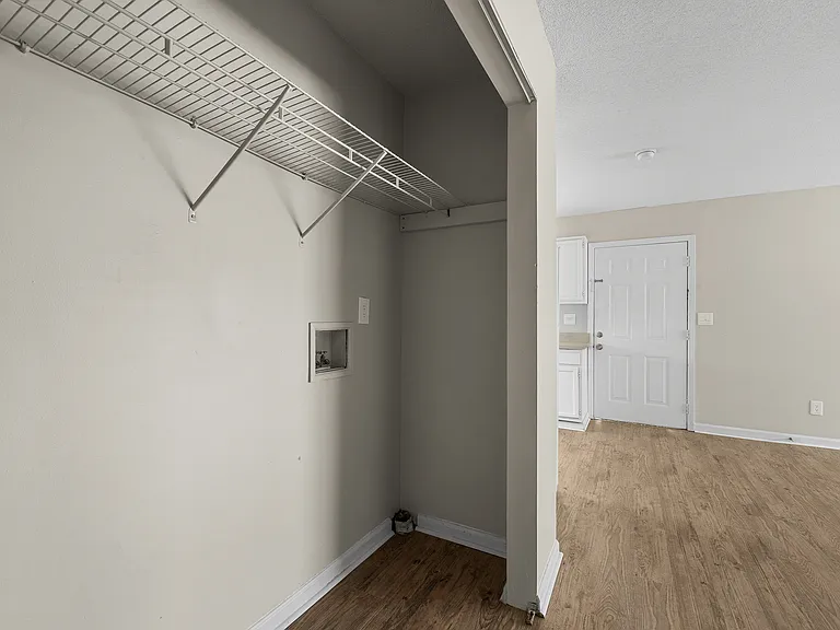 Central Oaks Apartments — Photo 10