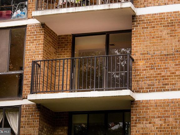 5th image of 2300 Pimmit Dr APT 319