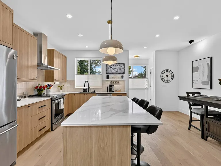 8810 41st Ave SW — Photo 40