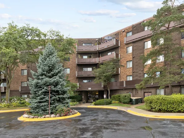 840 Wellington Ave Unit 303, Elk Grove Village, IL 60007