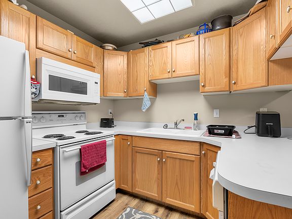 4th image of 1245 N Riverside Ave #38
