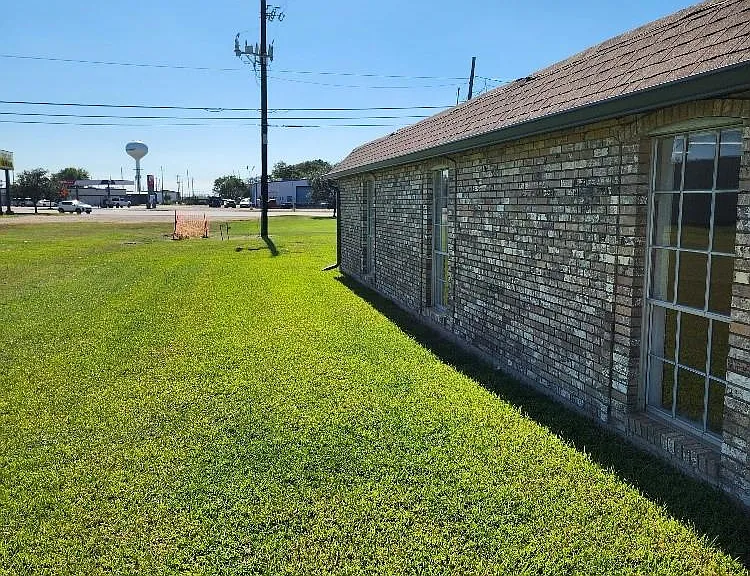 1301 N Avenue H — Photo 29