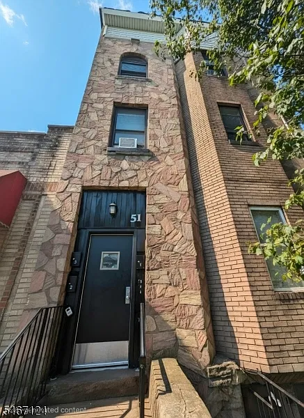 2 bed, 1.0 bath, $2,250 — Photo 2