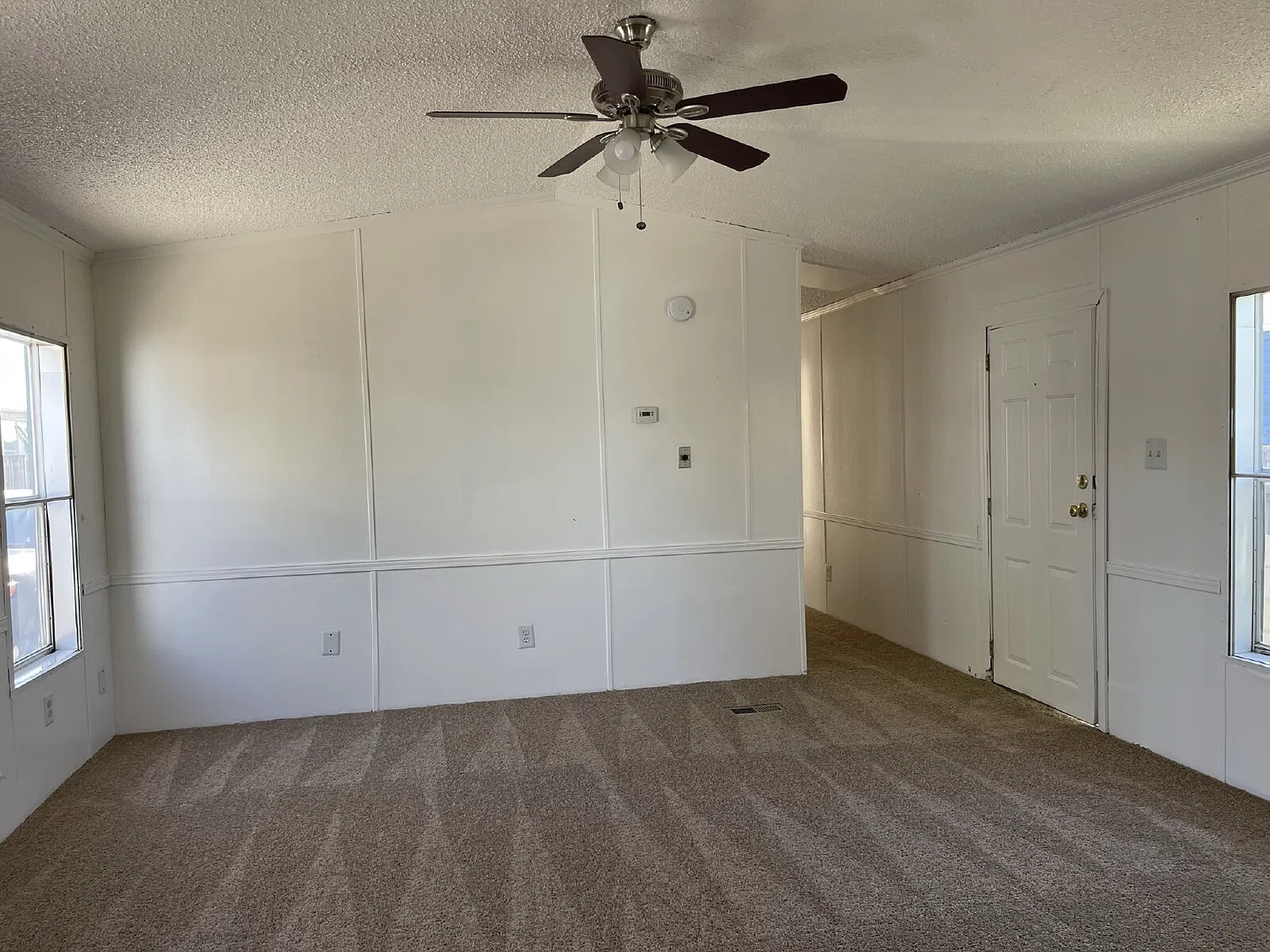 3 bed, 2.0 bath, 1216 sqft, $1,795 — Photo 2