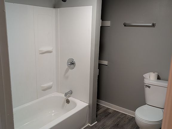 3rd image of 3510 Grand Blvd #1BASEMENTF