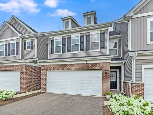 2211 Horseshoe Cir, Naperville, IL 60564
