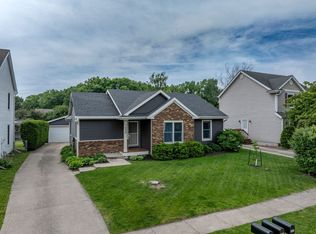 7020 Hickory Ln, Urbandale, IA 50322