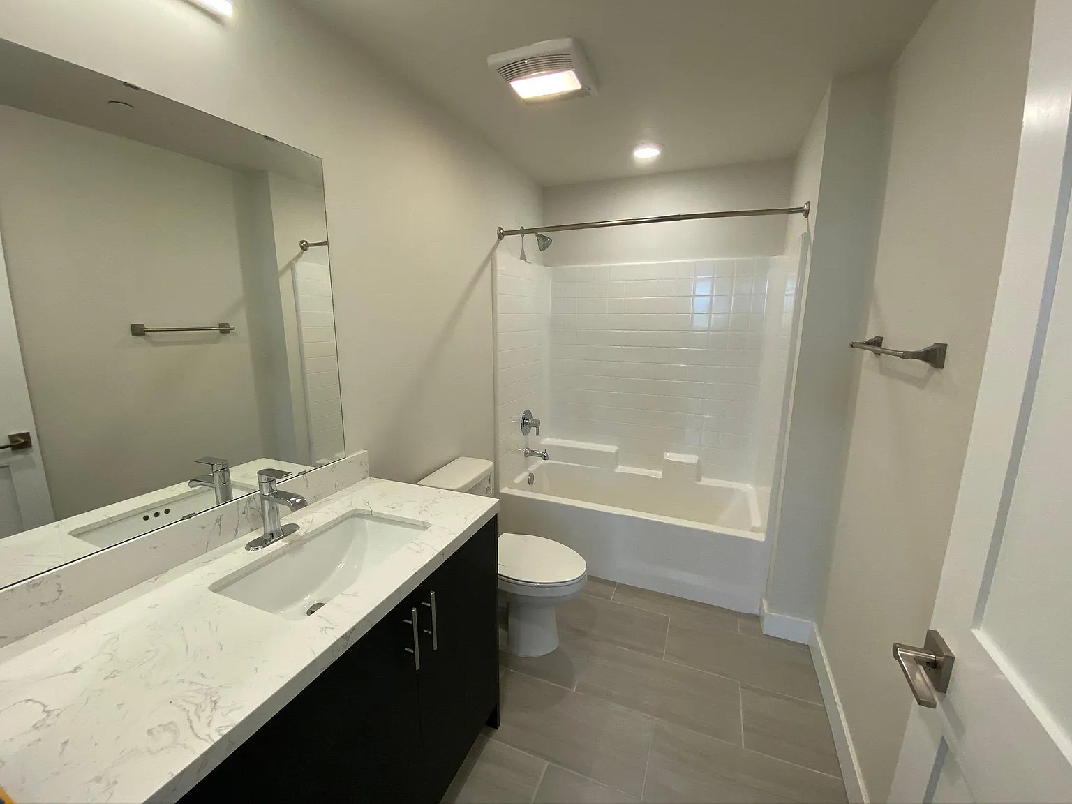 2 bed, 1000 sqft, $2,795 — Photo 4