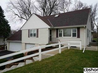 8413 Brentwood Rd, Omaha, NE 68114