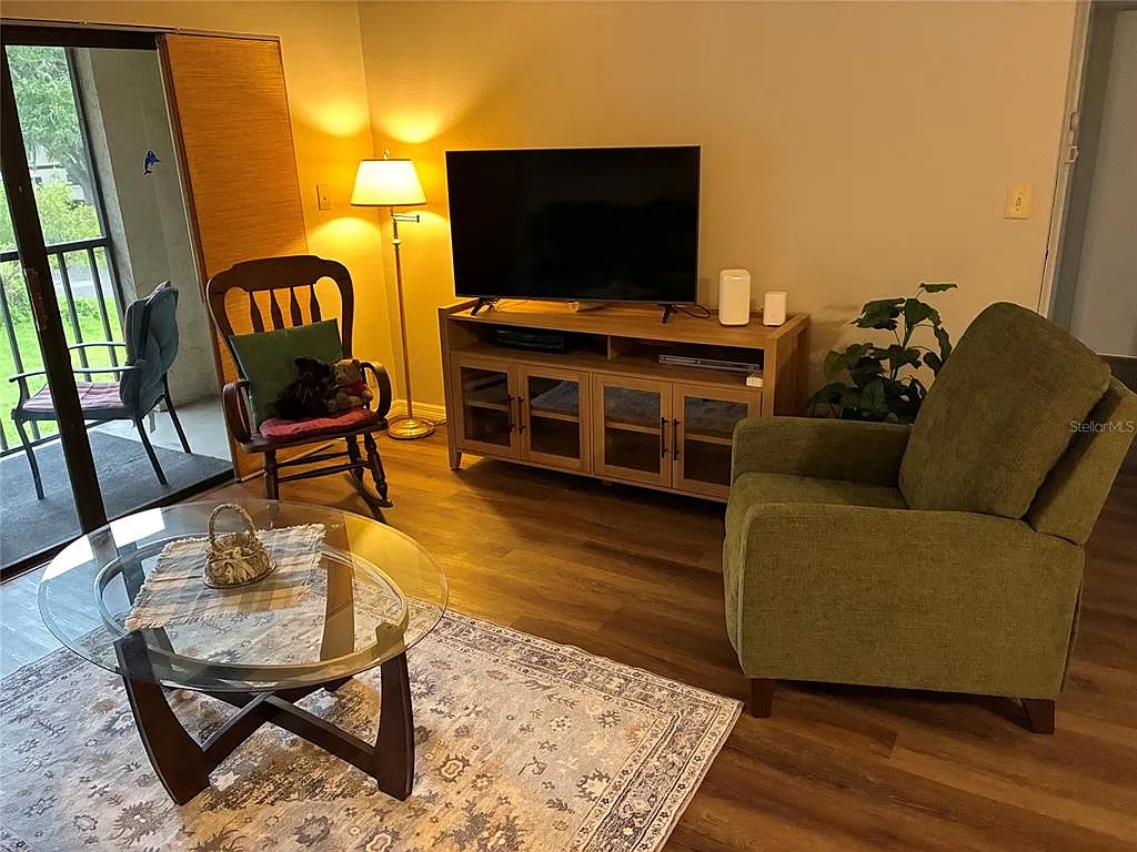 1 bed, 1.0 bath, 735 sqft, $1,995 — Photo 3