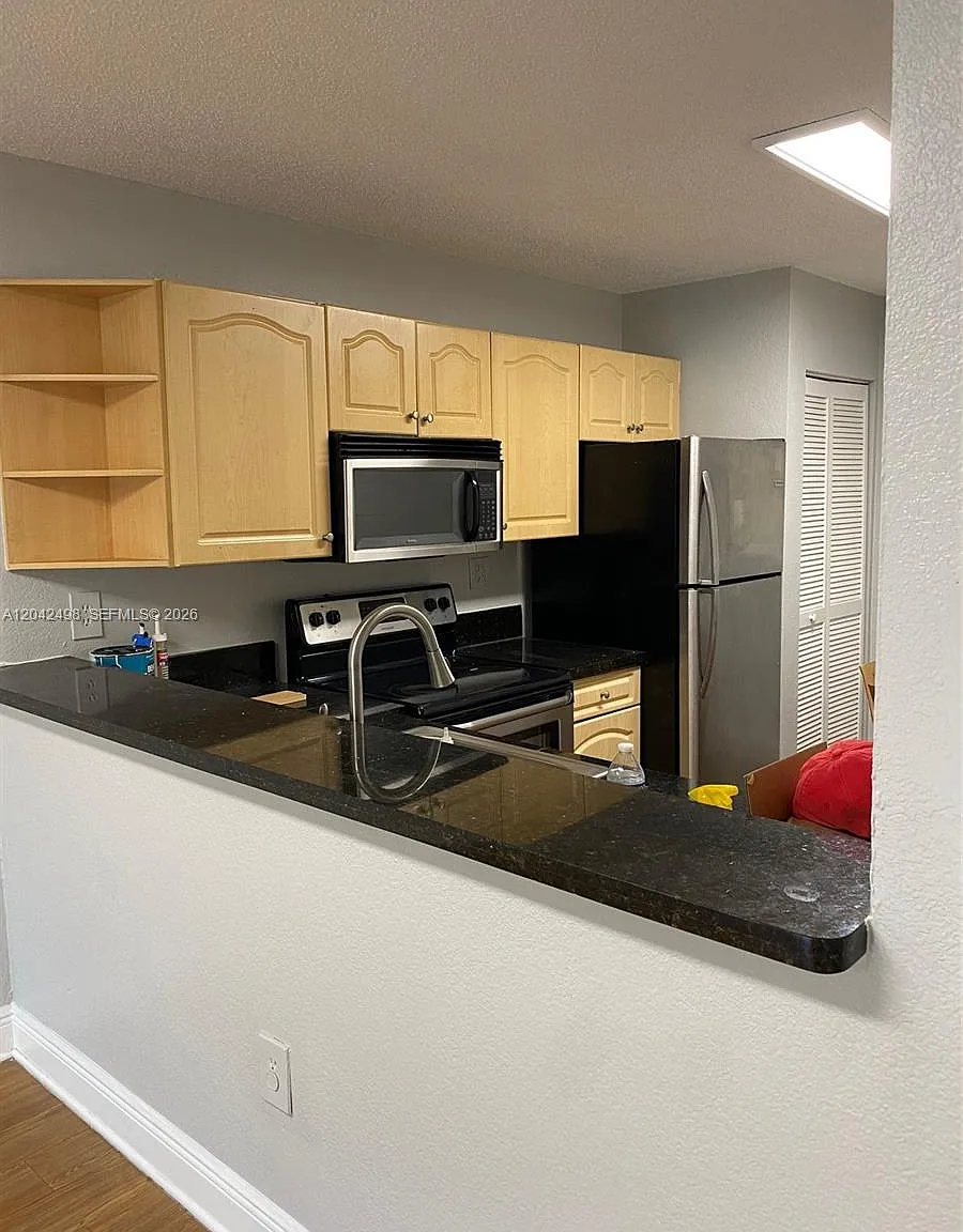 Villas De Venezia Condo — Photo 3