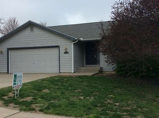 809 Davis Dr, Manhattan, KS 66502