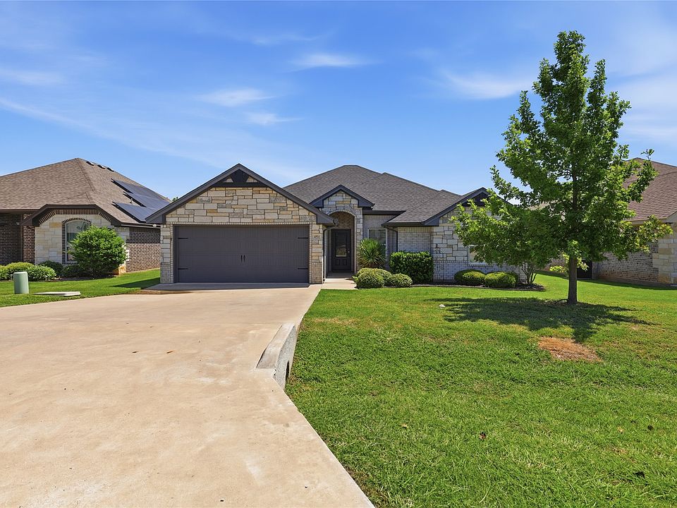 1st image of 451 Silverton Dr