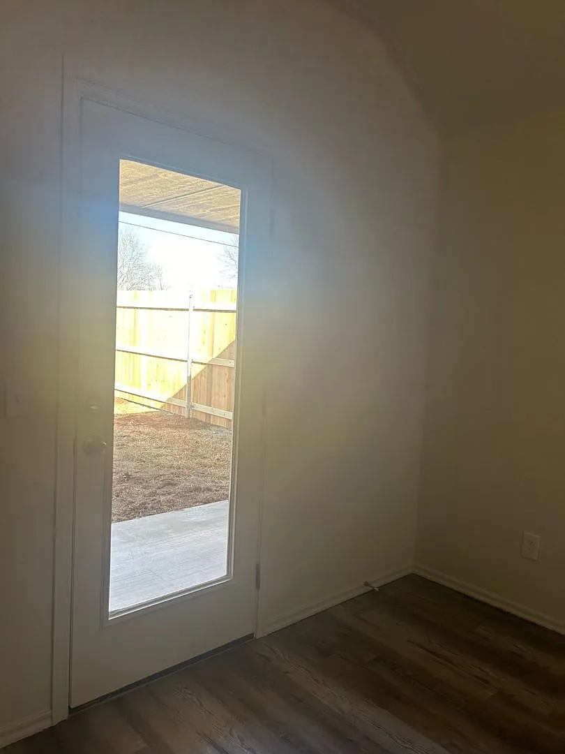 1311 SW Oklahoma Ave — Photo 3