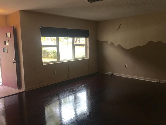 5th image of 338 E Kentucky Ave