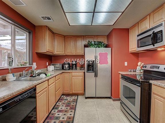 4th image of 3881 Green Leaf Dr