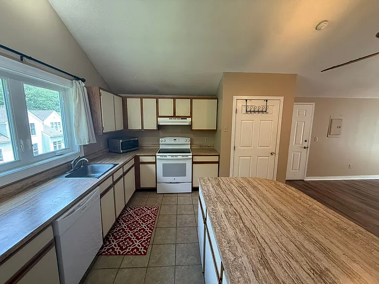 44 Salem Pl #3 — Photo 3