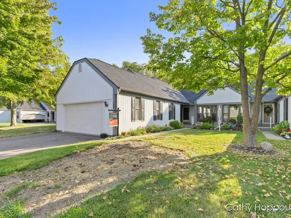 120 Blossom Dr, Portland, MI 48875