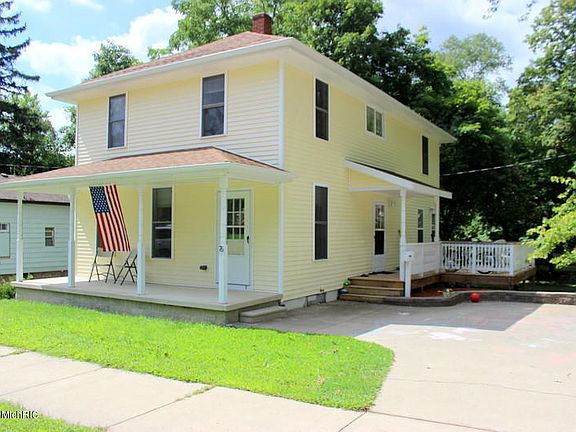 3rd image of 76 Oak St